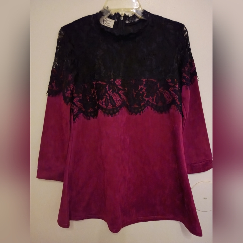 Christian Caliendo Women's Chic Black and Burgundy Lace Women's‎ Blouse Sz S